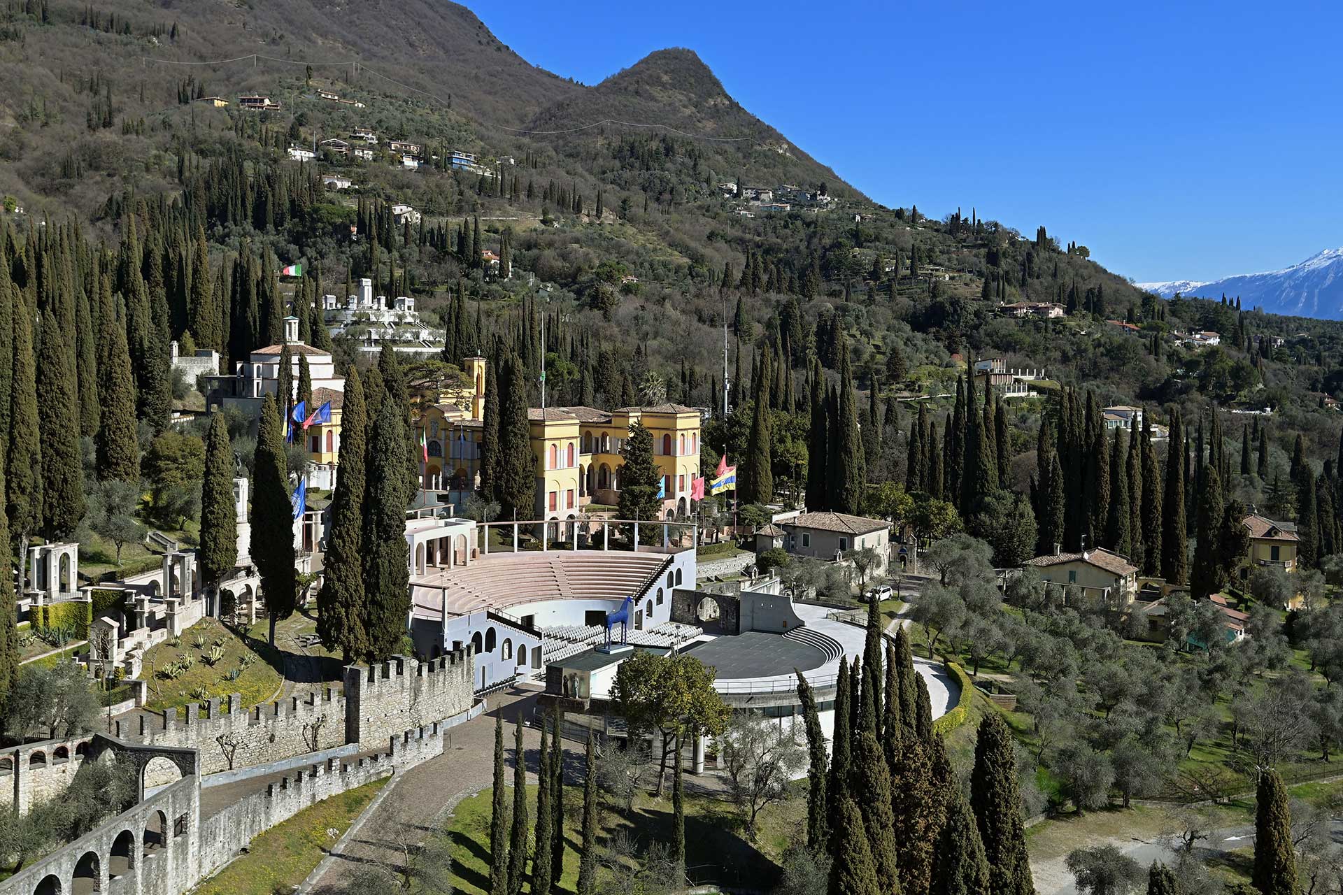 IL VITTORIALE DEGLI ITALIANI NEL CUORE DI GARDONE RIVIERA Follow Me